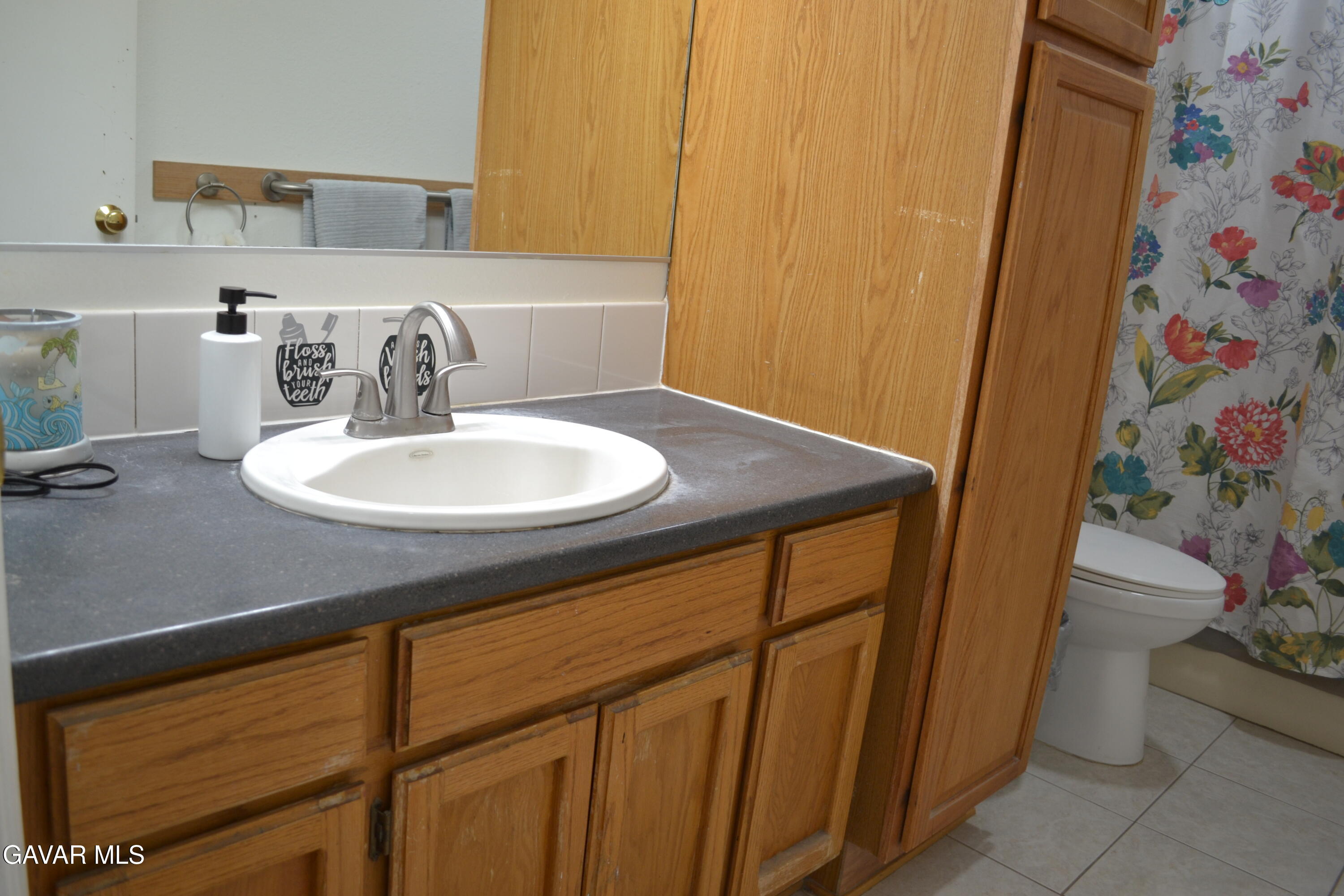 809 South Sunset Street Ridgecrest, CA 93555 - Photo 6 of 21 a bathroom with a sink and a mirror