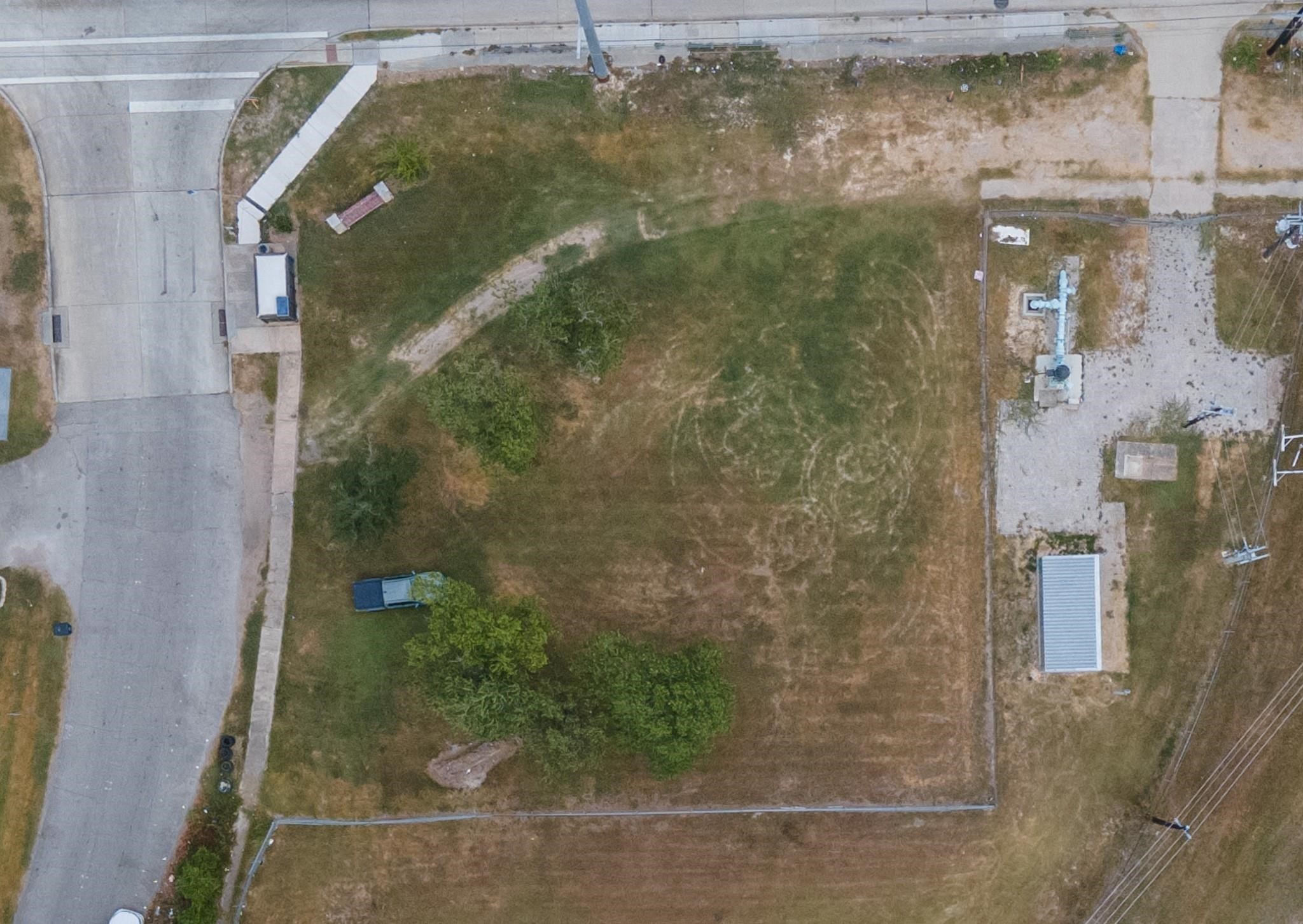 0 West Montgomery Road Houston, TX 77088 - Photo 2 of 9 a bathroom with a shower