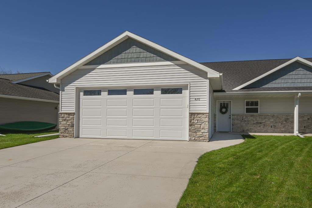 420 Prairie Way Wrightstown, WI 54180 - Photo 1 of 64