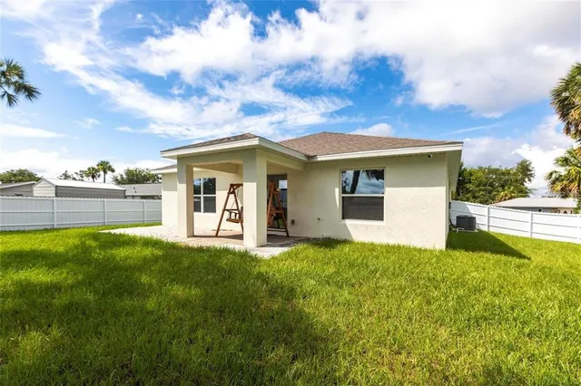 $1,950 | 2554 Lakeshore Circle, Port Charlotte, FL 33952