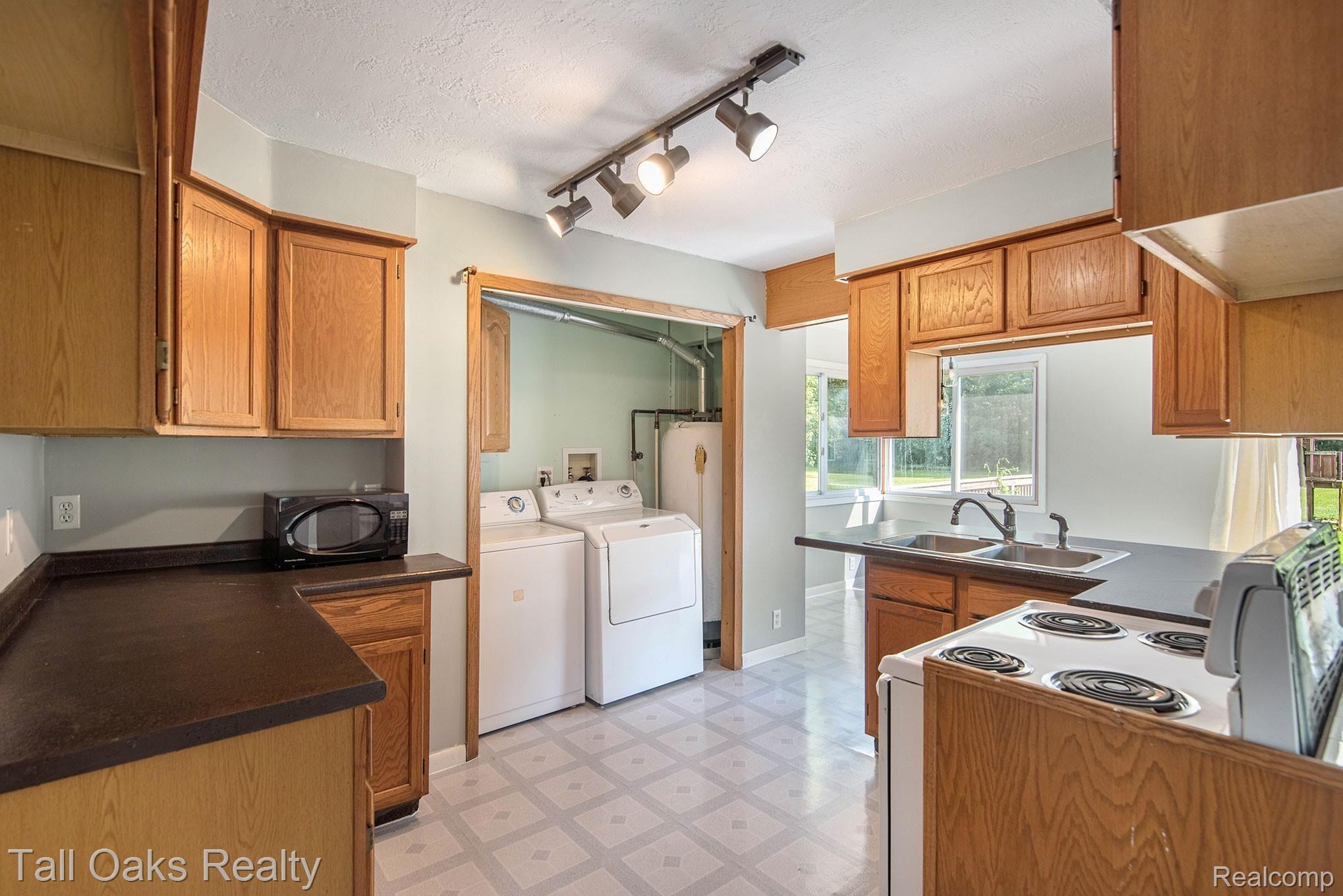 6399 West Vienna Road Clio, MI 48420 - Photo 8 of 13 7.jpg