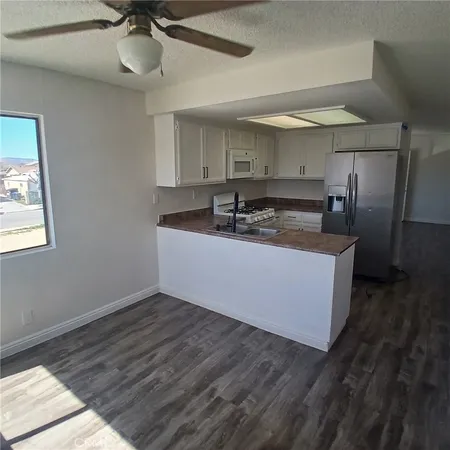 $1,800 | 509 East Ave Q-2, Unit B, Palmdale, CA 93550