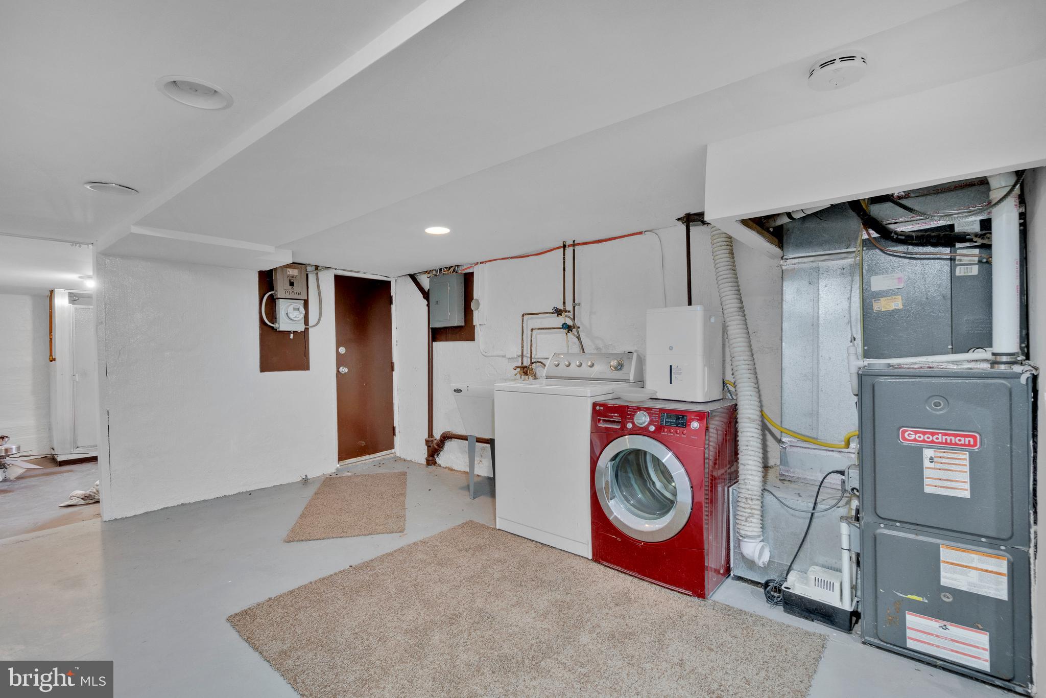 255 South Conkling Street Baltimore, MD 21224 - Photo 31 of 33 a utility room with dryer and washer