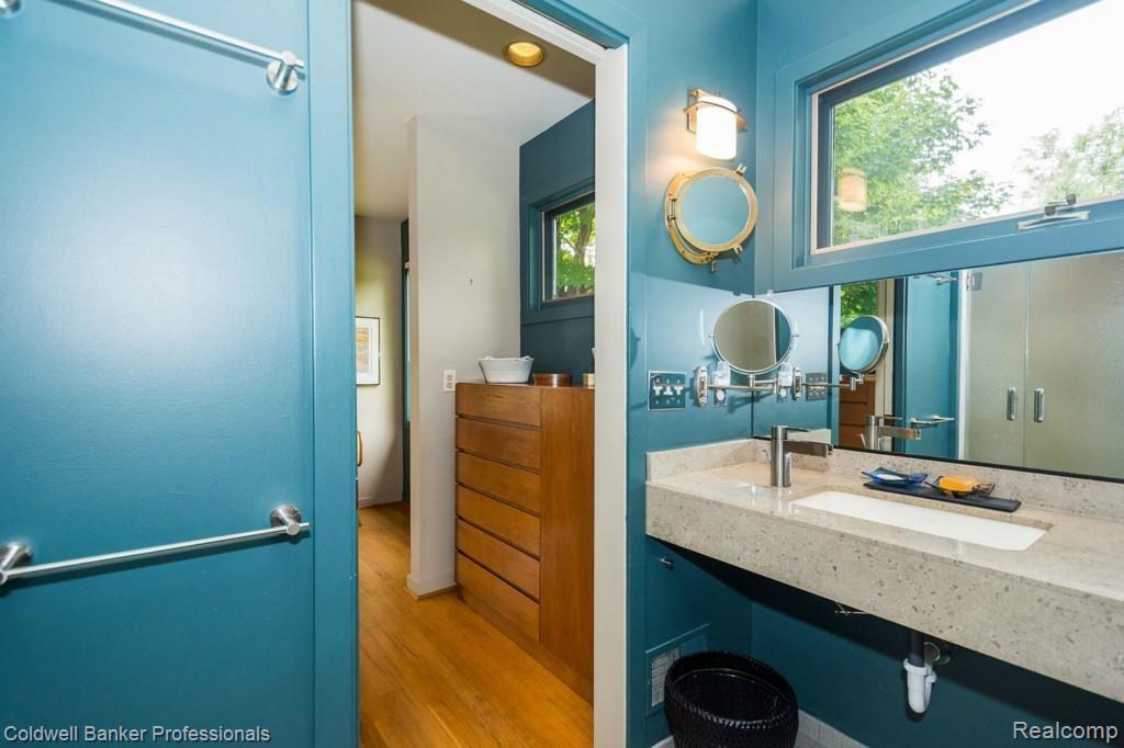 2963 Warren Road Ann Arbor, MI 48105 - Photo 32 of 57 MLS30_masterbath2.jpg