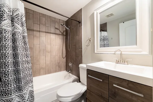 $219,999 | 4553 West 56th Street, Unit 208E, Chicago, IL 60629