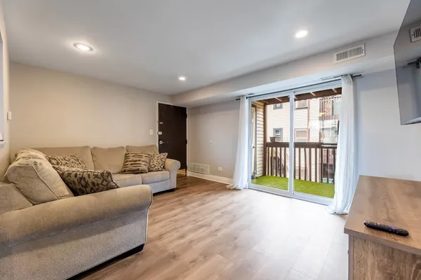 $219,999 | 4553 West 56th Street, Unit 208E, Chicago, IL 60629