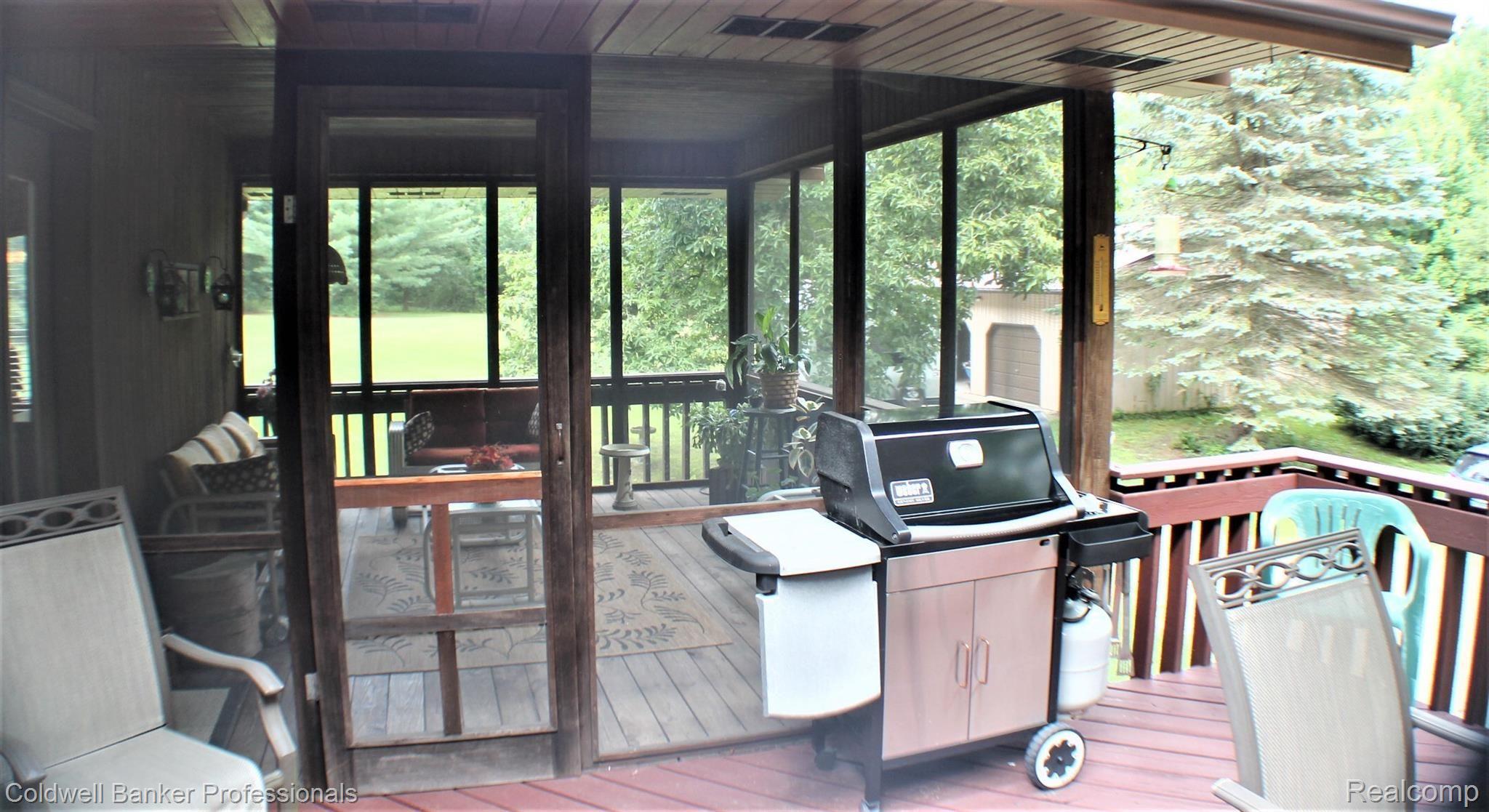 2321 Vernor Road Lapeer, MI 48446 - Photo 8 of 30 Large Deck