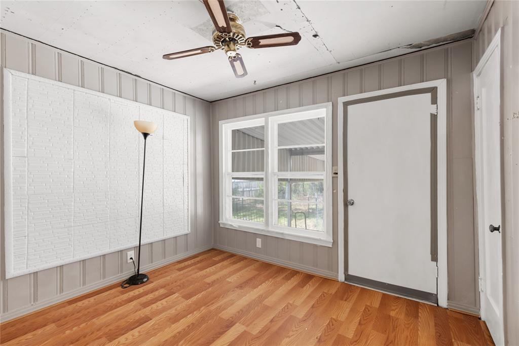 1005 Jernigan Street Commerce, TX 75428 - Photo 25 of 40 Perfect office space or mud room!