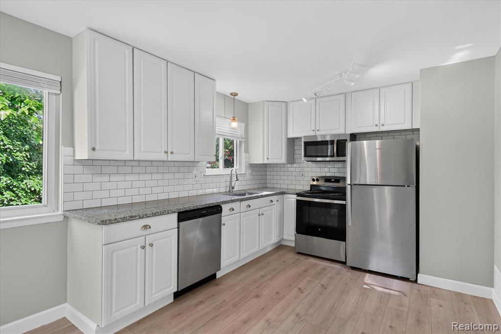 934 Harvard Road Berkley, MI 48072 - Photo 12 of 34 Gallery Image 12