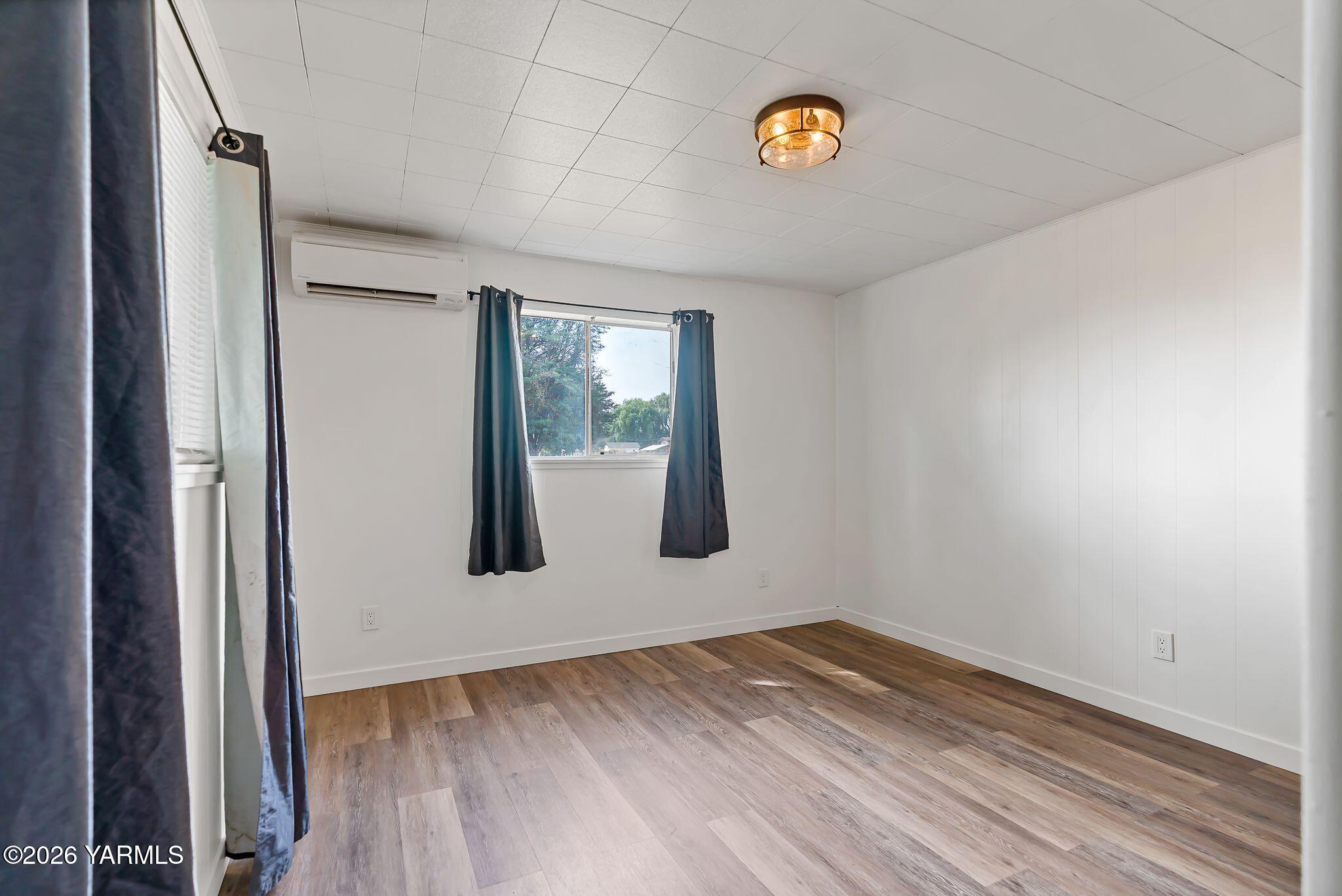11405 Hackett Road Yakima, WA 98903 - Photo 10 of 22 5 Bedroom