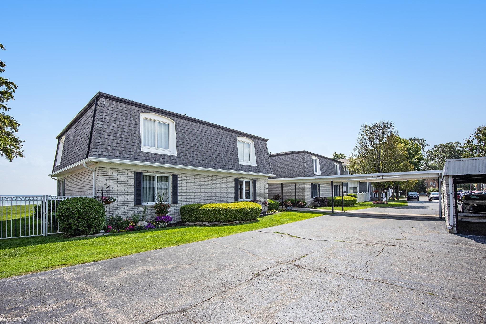 4510 Lakeshore Road Fort Gratiot, MI 48059 - Photo 4 of 22 50184786-1b498bd2-aaf8-4ce5-9e54-c9cec55096ad.JPG