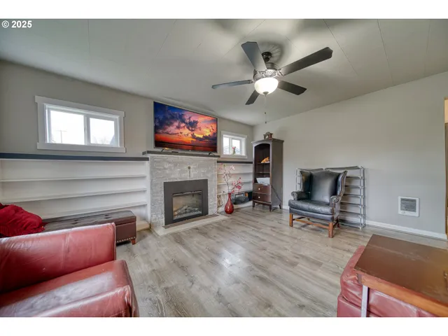 $414,900 | 385 North 6th Street, St. Helens, OR 97051