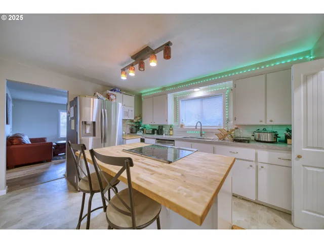 $414,900 | 385 North 6th Street, St. Helens, OR 97051