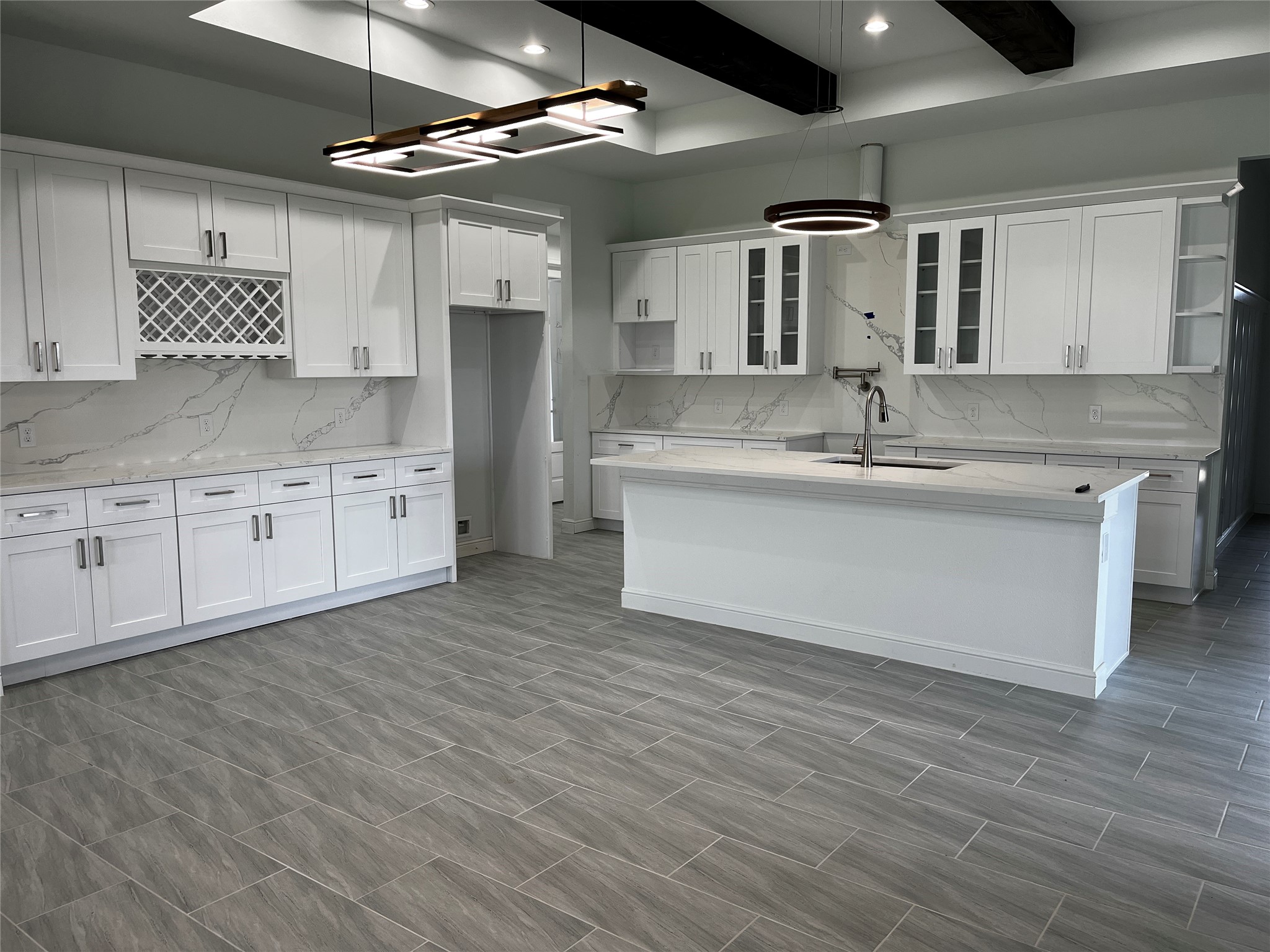 347 Brahman Trail Angleton, TX 77515 - Photo 5 of 31 Gallery Image 5