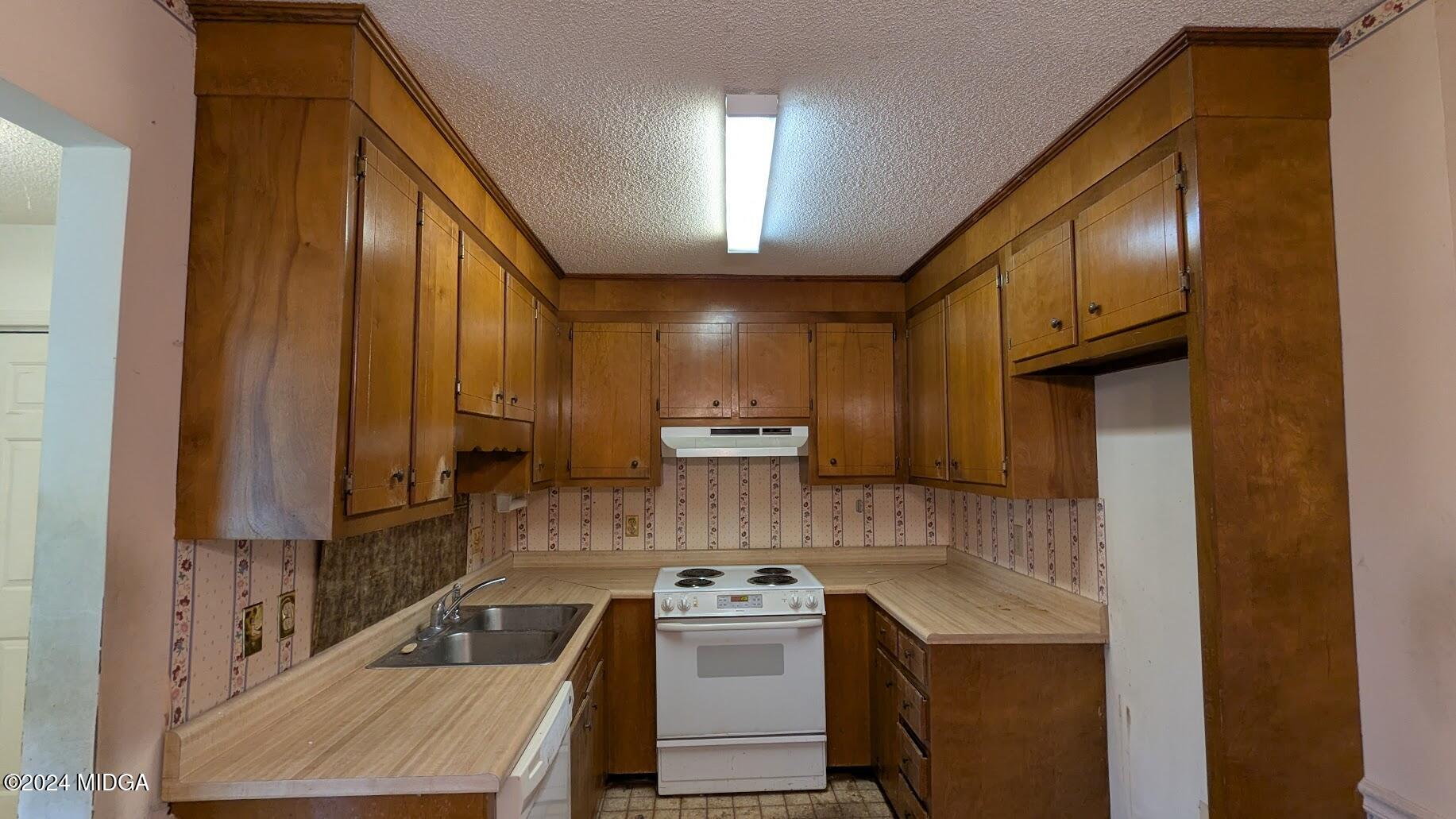 101 Windermere Circle Macon, GA 31210 - Photo 6 of 13 kitchen