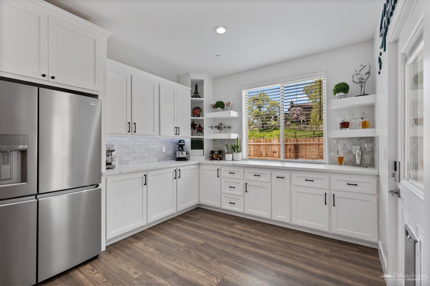 26004 Bear Valley Road Tehachapi, CA 93561 - Photo 12 of 52 Gallery Image 12
