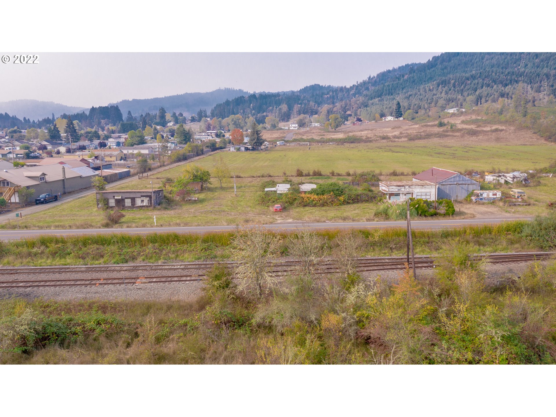 3132 Eagle Valley Road Yoncalla, OR 97499 - Photo 27 of 32 a view of an ocean and a mountain