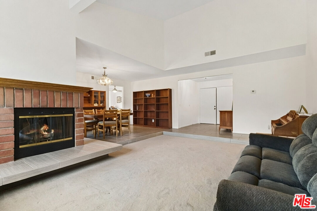 13831 Meeham Way Moorpark, CA 93021 - Photo 7 of 41