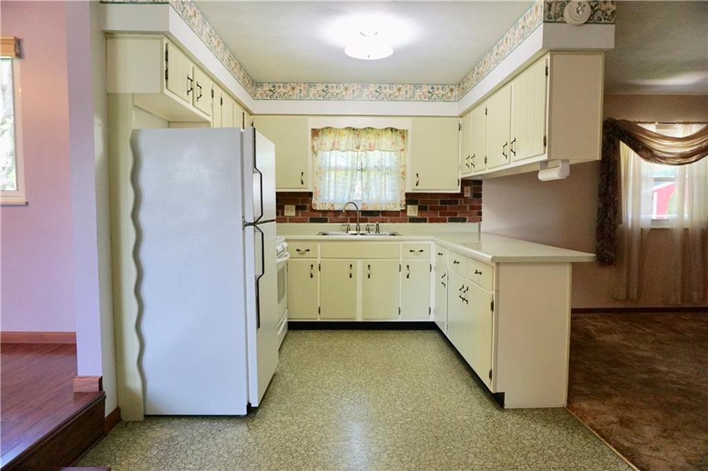 609 Hopkins Road Indianapolis, IN 46229 - Photo 7 of 32