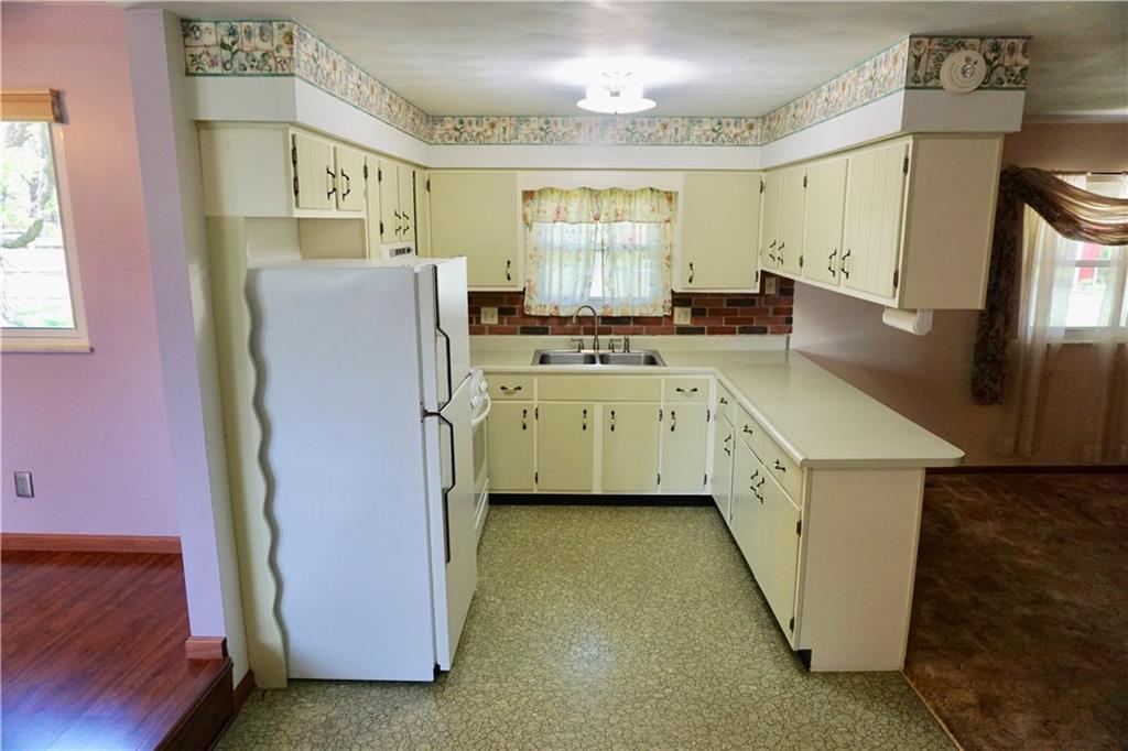 609 Hopkins Road Indianapolis, IN 46229 - Photo 9 of 32
