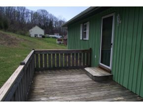 273 Kistner Road Kingsport, TN 37664 - Photo 4 of 15 Back Deck