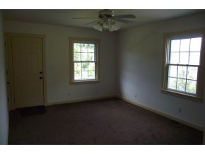 273 Kistner Road Kingsport, TN 37664 - Photo 5 of 15 Living Room