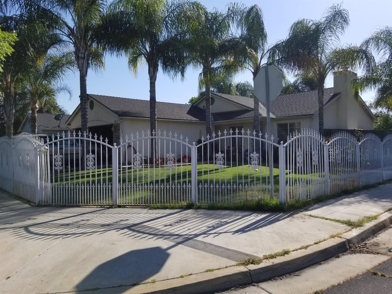 321 North Cedar Avenue Reedley, CA 93654 - Photo 5 of 37 Gallery Image 5