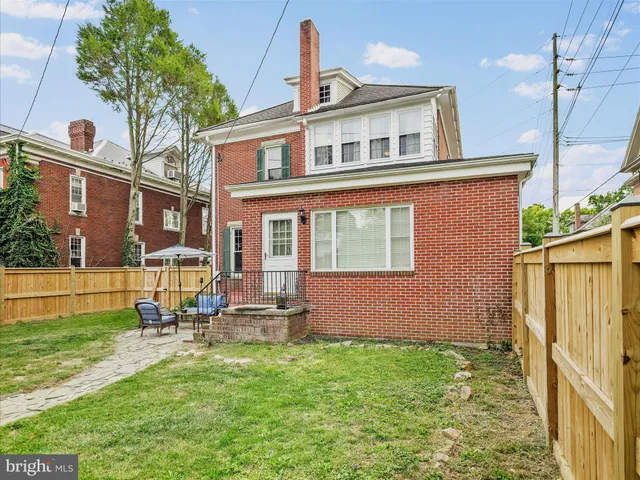 a front view of house with yard