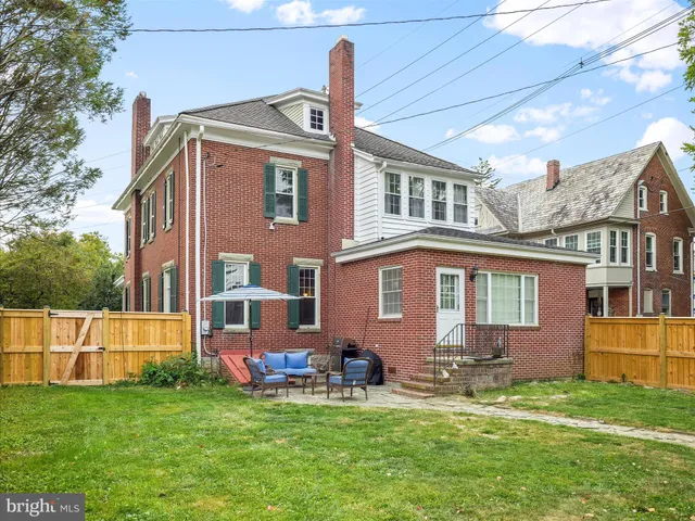 a front view of house with yard