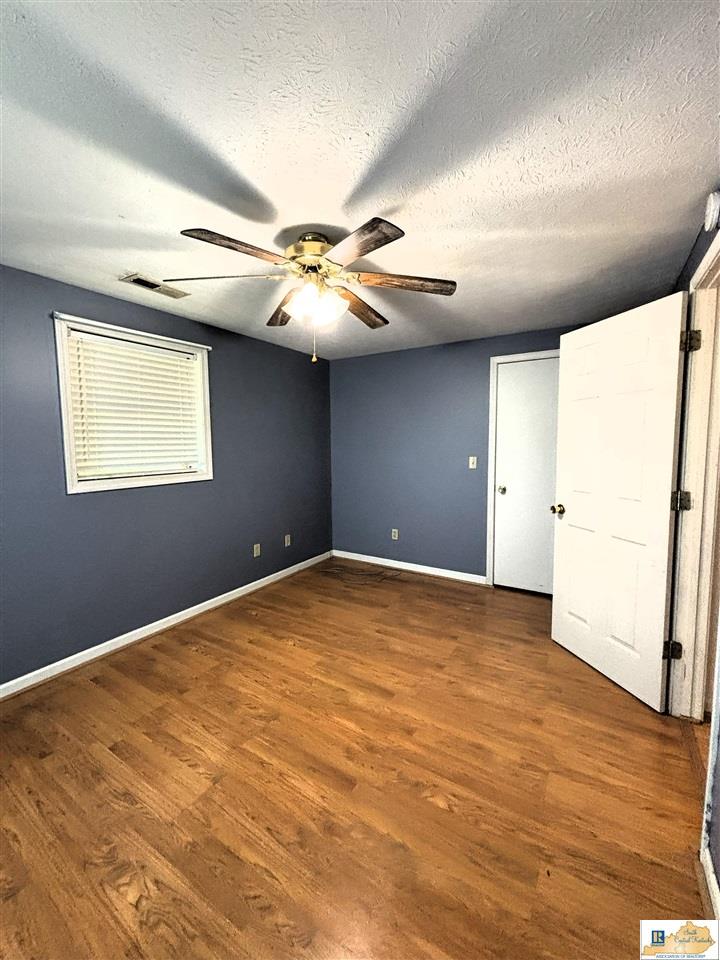 355 Edmonds Road Smiths Grove, KY 42171 - Photo 13 of 35 Gallery Image 13