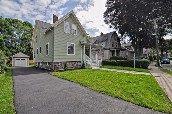 12 Banks Road Swampscott, MA 01907 - Photo 4 of 30 Gallery Image 4