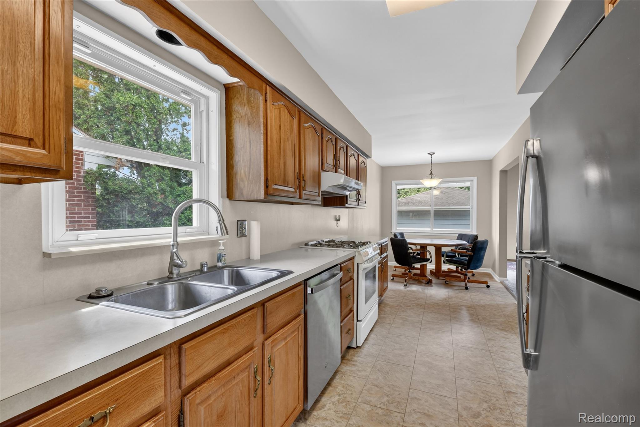 16-2400-Derby-Rd-WindowStill-Real-Estate-Photography-24.jpg