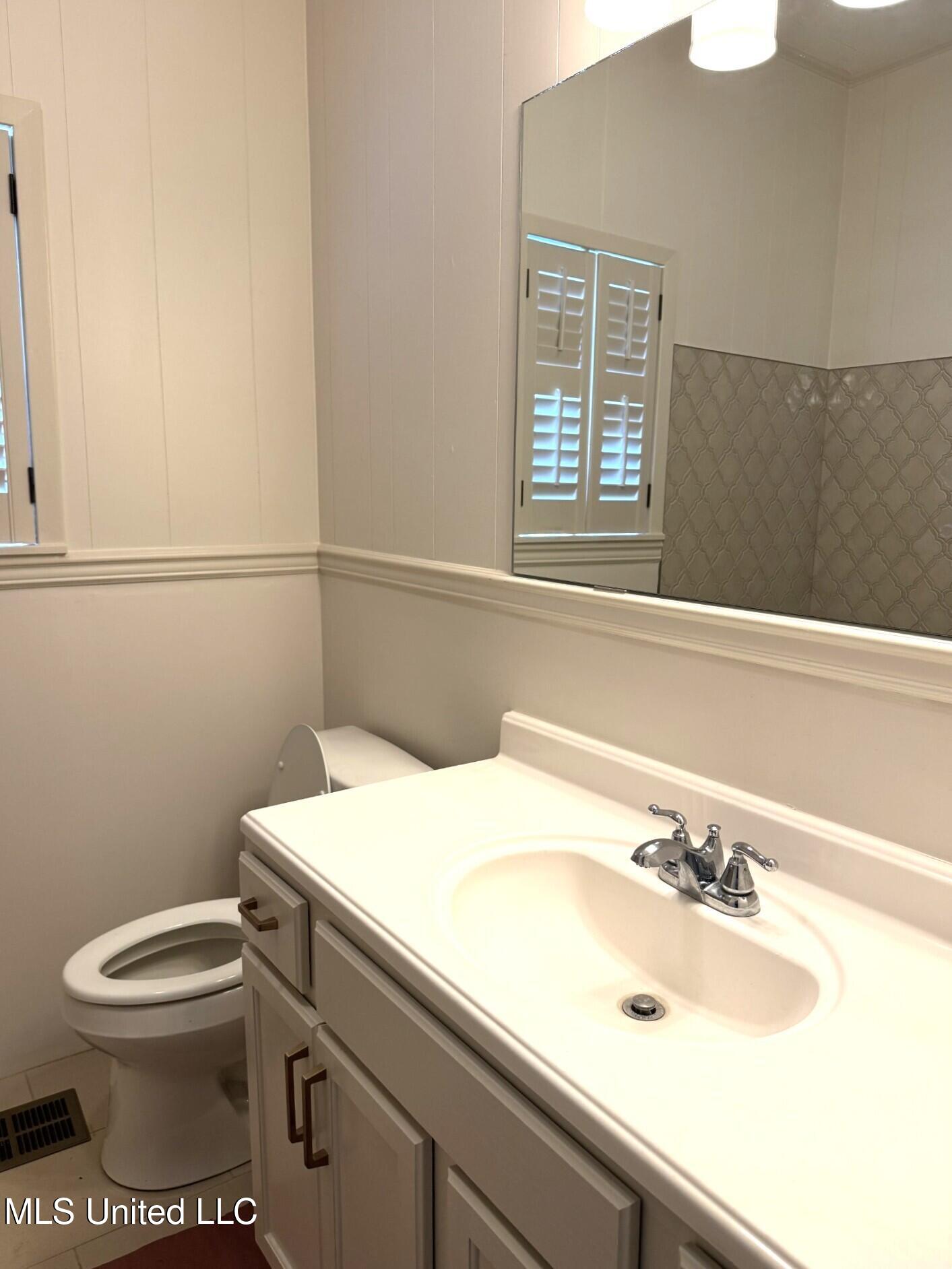 902 Washington Street Natchez, MS 39120 - Photo 33 of 43 thumbnail_IMG_1817.jpg 902 24