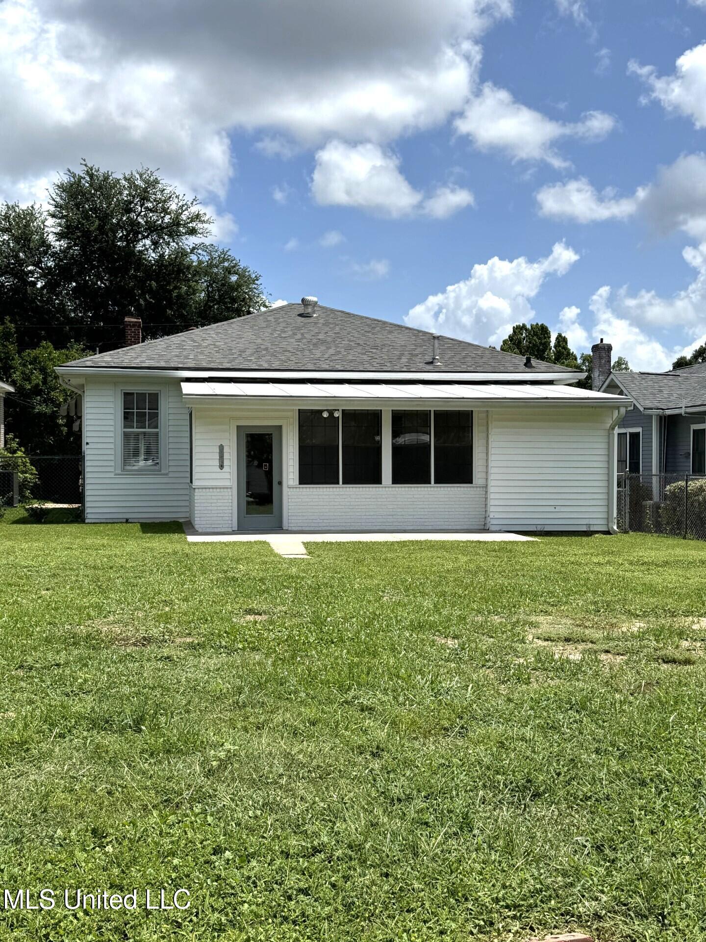902 Washington Street Natchez, MS 39120 - Photo 43 of 43 thumbnail_IMG_1802.jpg 902 40