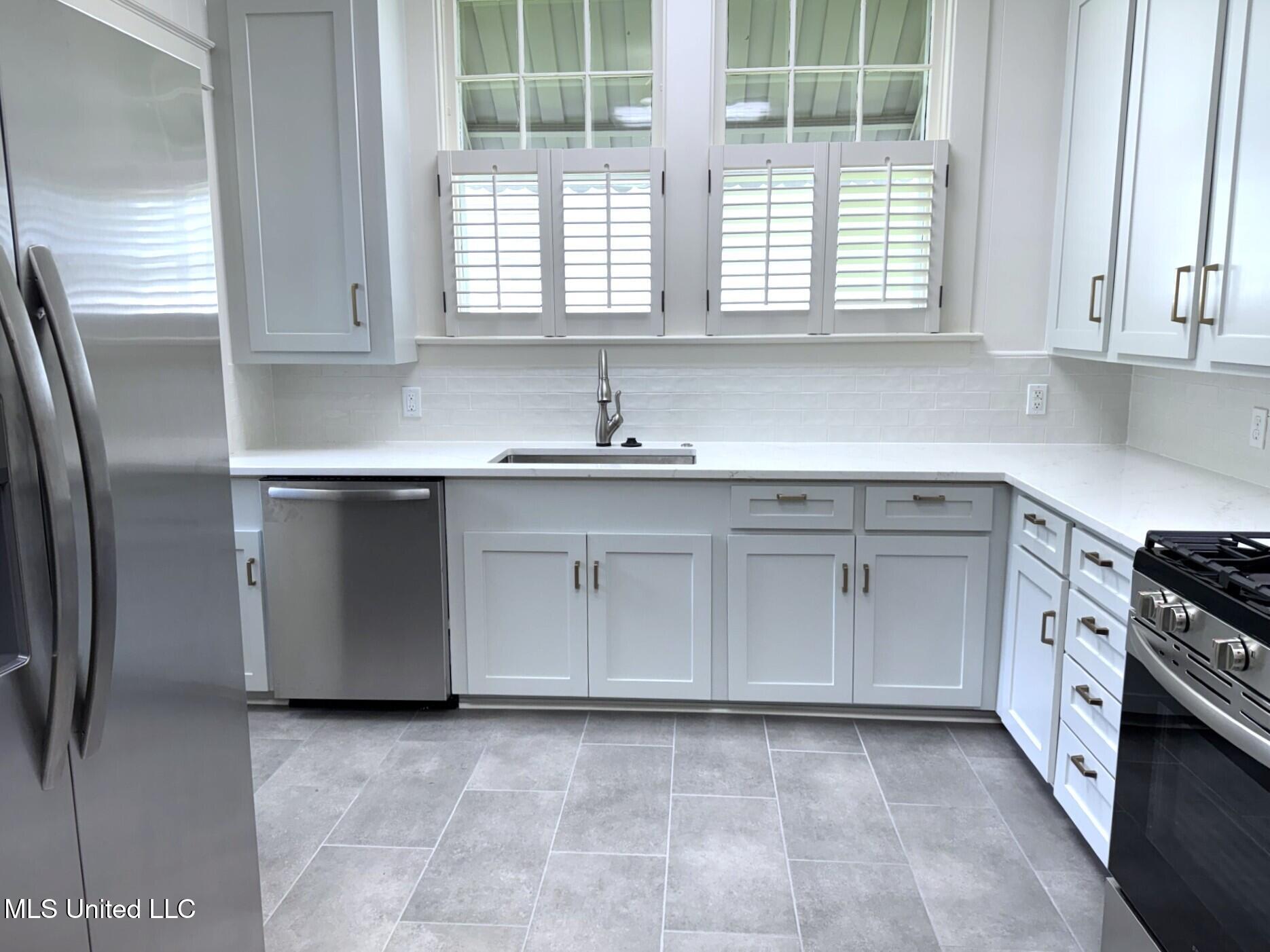 902 Washington Street Natchez, MS 39120 - Photo 5 of 43 thumbnail_IMG_1833.jpg 902 9