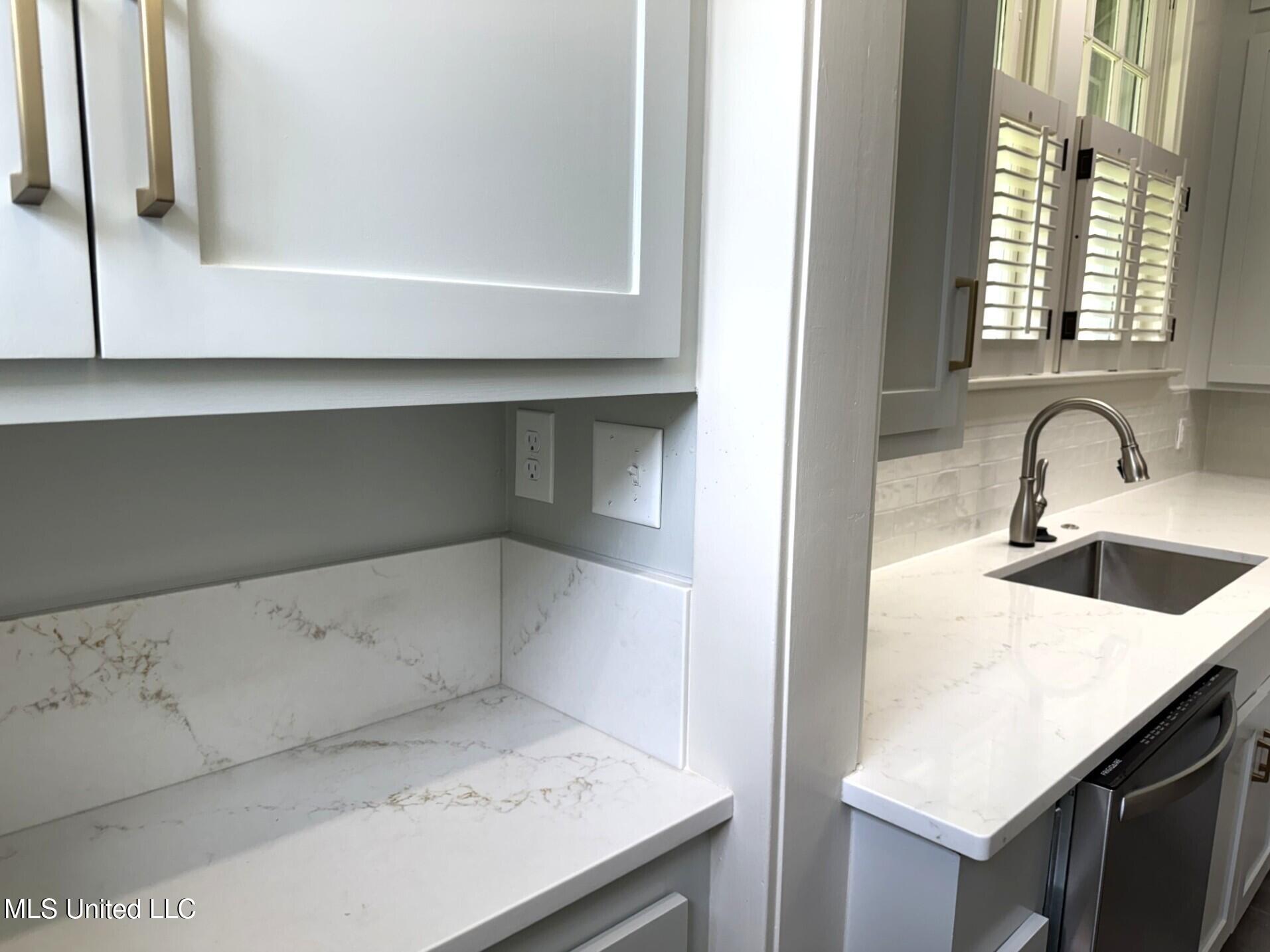 902 Washington Street Natchez, MS 39120 - Photo 7 of 43 thumbnail_IMG_1830.jpg 902 h - Copy