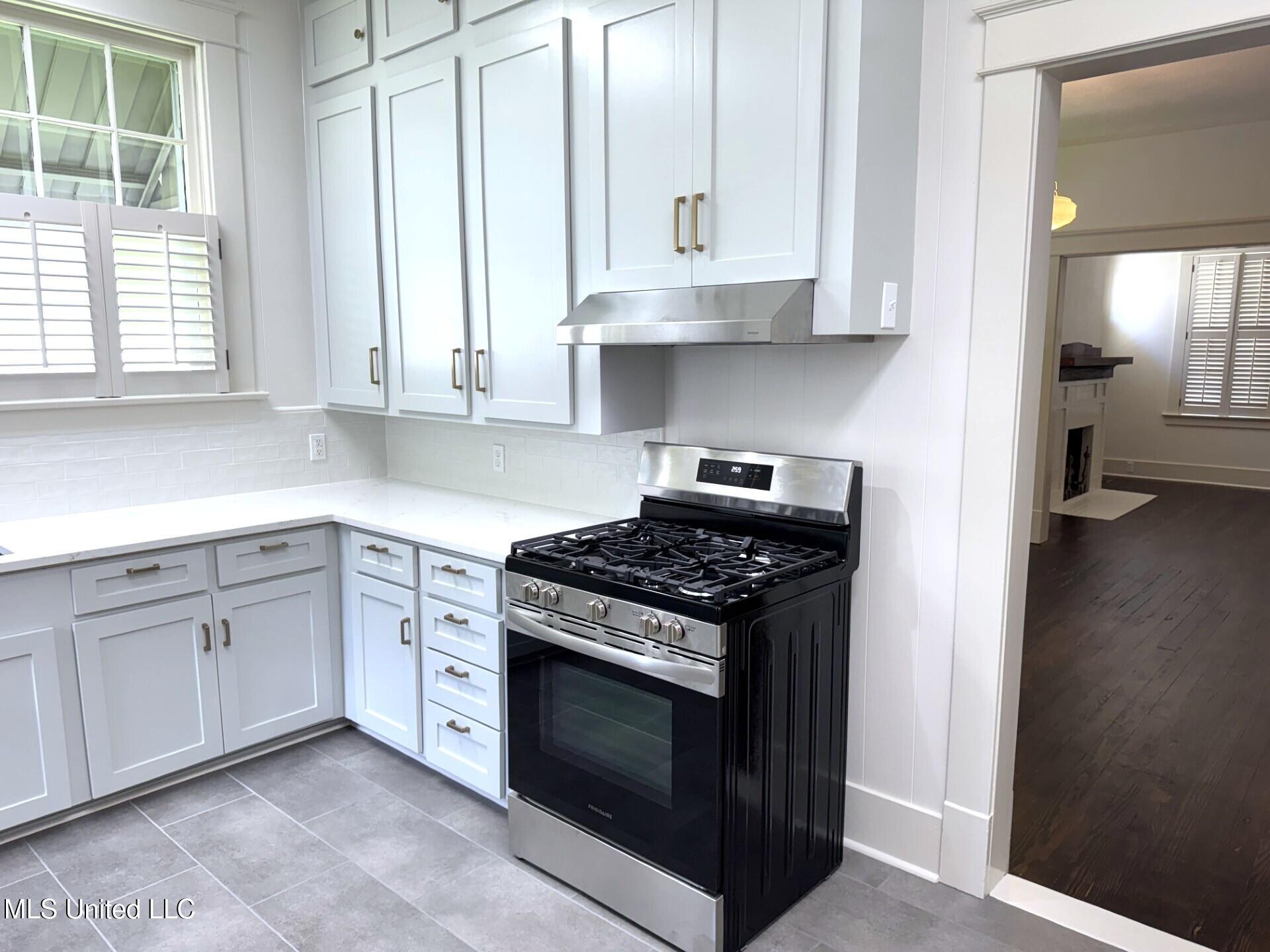 902 Washington Street Natchez, MS 39120 - Photo 8 of 43 thumbnail_IMG_1825.jpg 902 g - Copy