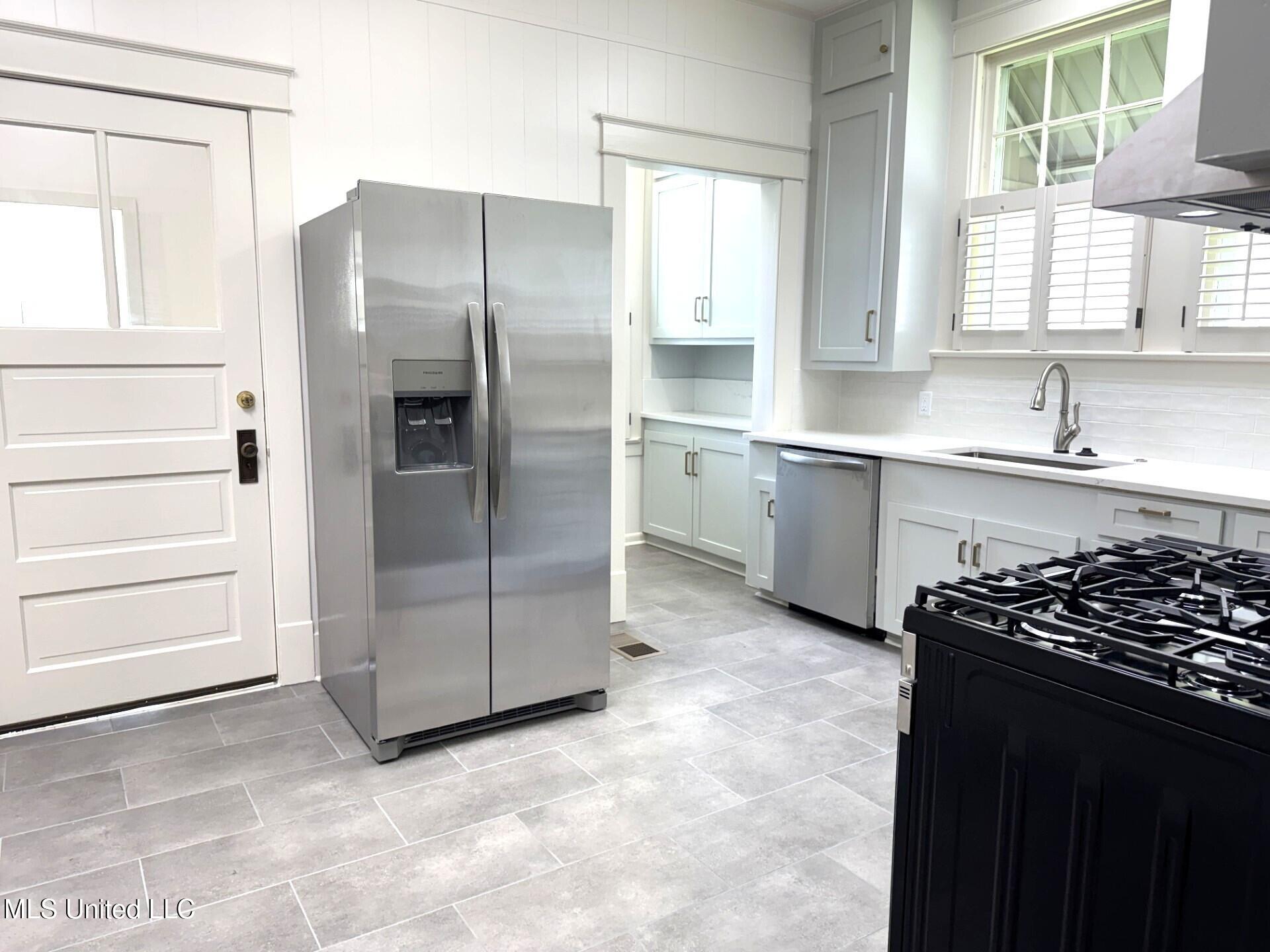 902 Washington Street Natchez, MS 39120 - Photo 9 of 43 thumbnail_IMG_1824.jpg 902 f - Copy