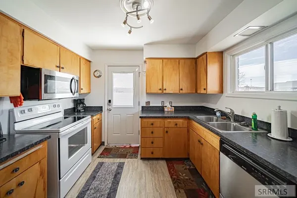 $2,900 | 976 Canyon Avenue, Idaho Falls, ID 83402