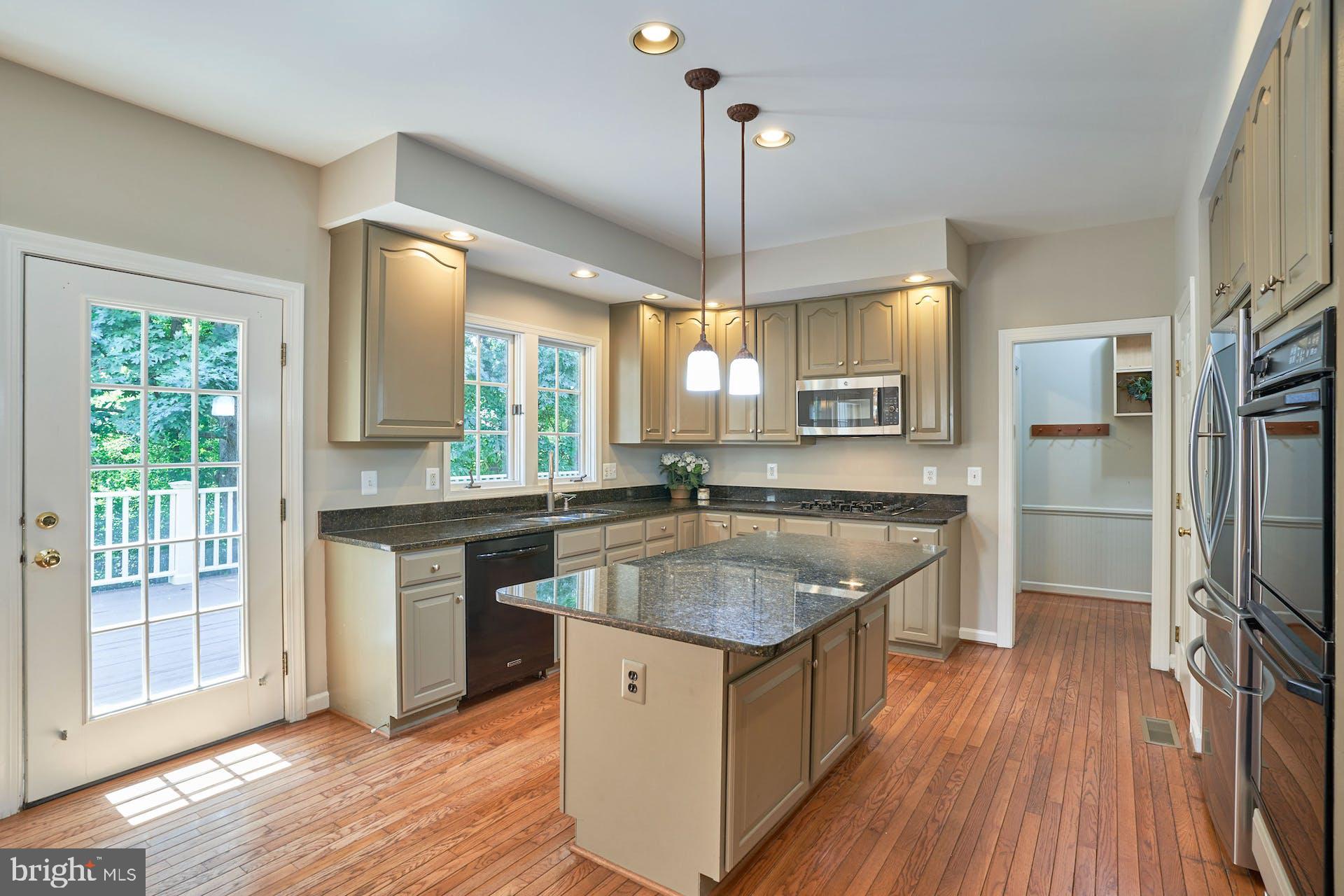 14241 Clubhouse Road Gainesville, VA 20155 - Photo 14 of 62 Granite countertop