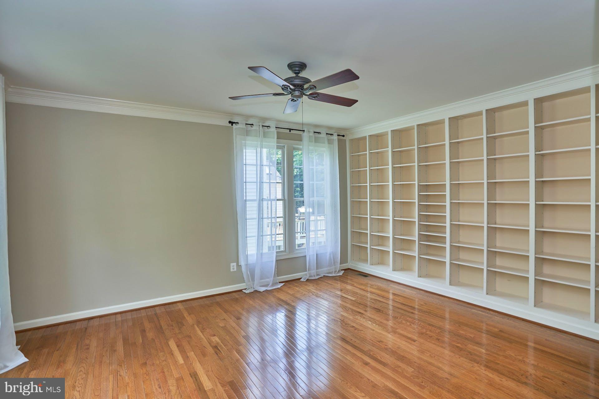 14241 Clubhouse Road Gainesville, VA 20155 - Photo 22 of 62 Living Rm w/ built-in shelving