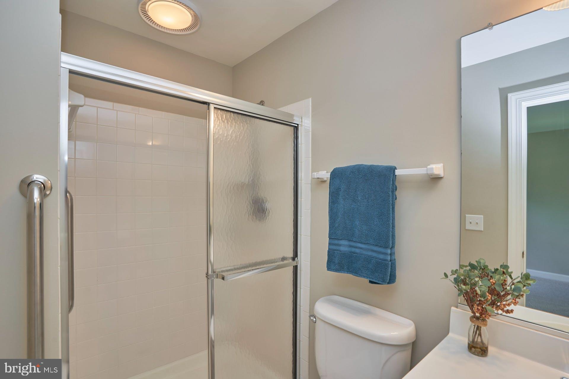 14241 Clubhouse Road Gainesville, VA 20155 - Photo 35 of 62 Private full bath for second bedroom