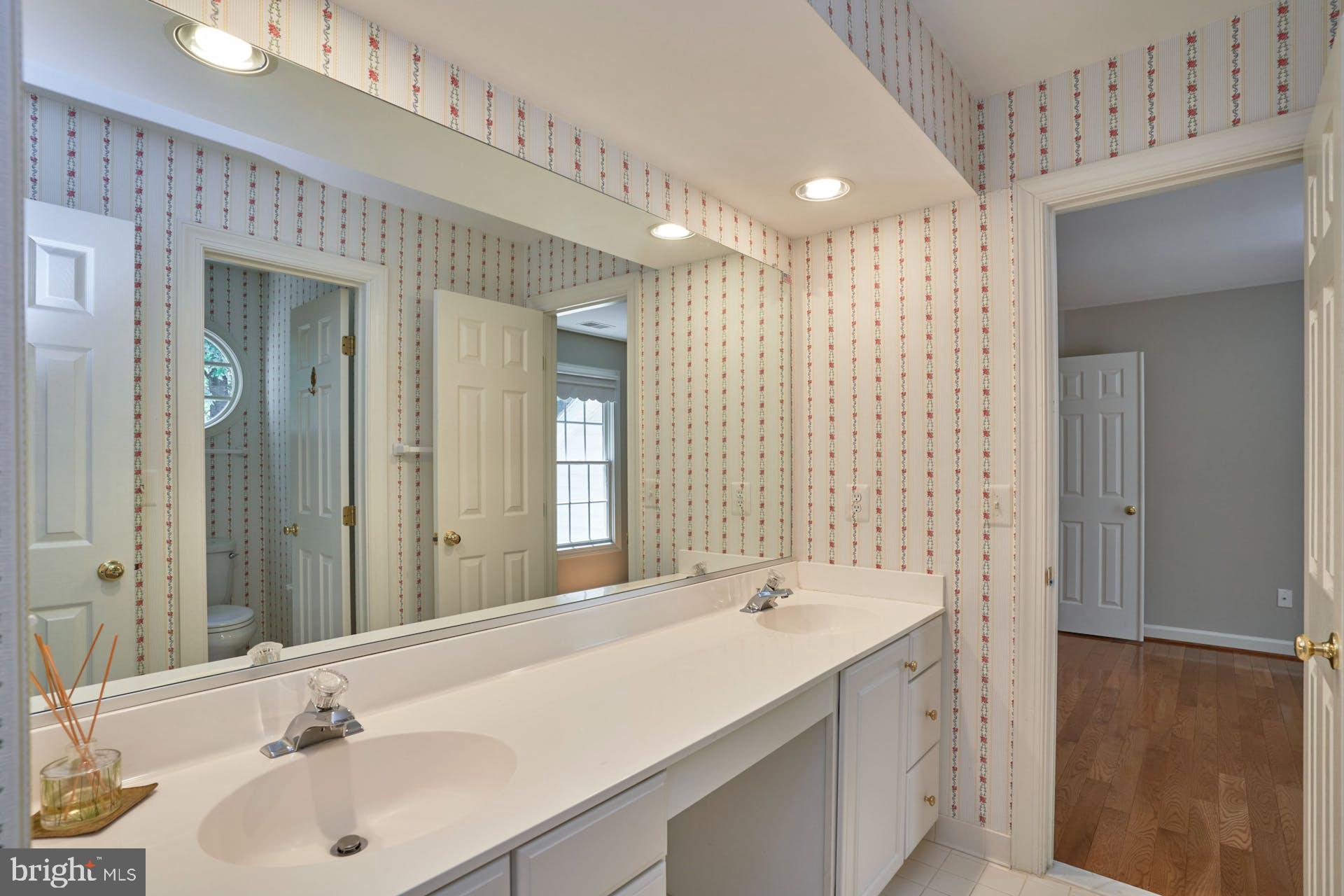 14241 Clubhouse Road Gainesville, VA 20155 - Photo 37 of 62 Jack & Jill bath w/ dual sinks