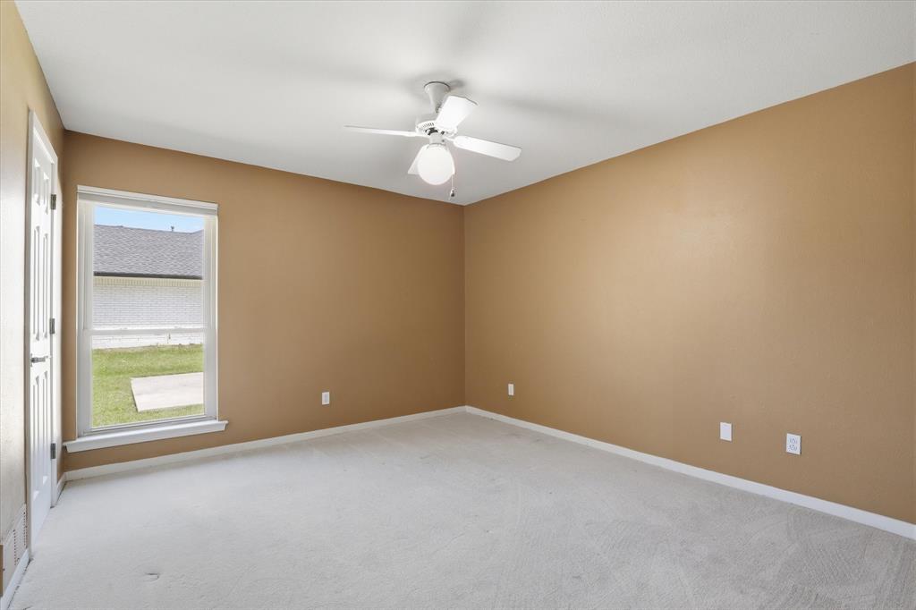 2613 Country Valley Road Garland, TX 75043 - Photo 23 of 40 Gallery Image 23