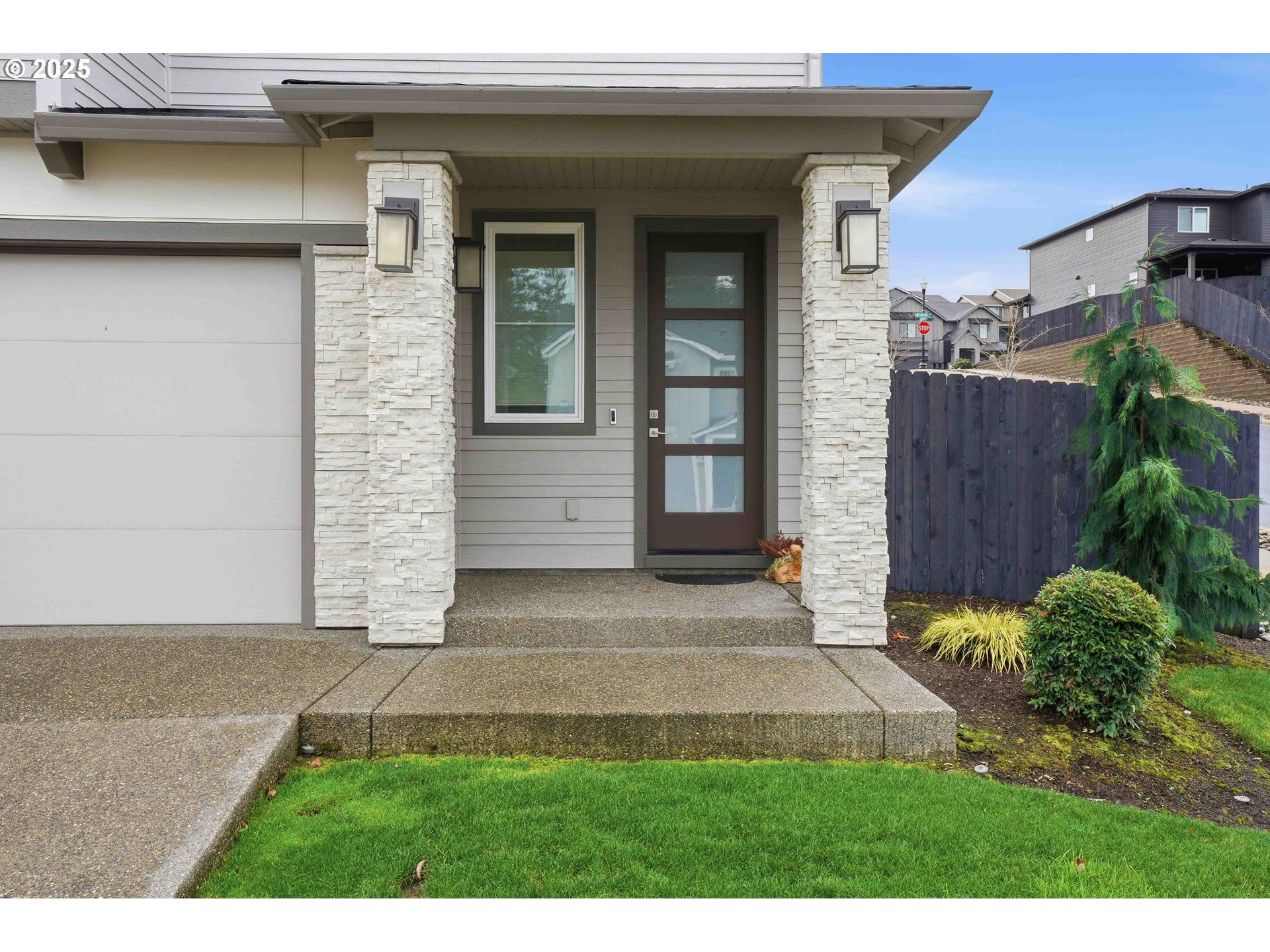 292 West Maple Street Washougal, WA 98671 - Photo 5 of 48 Property Entrance