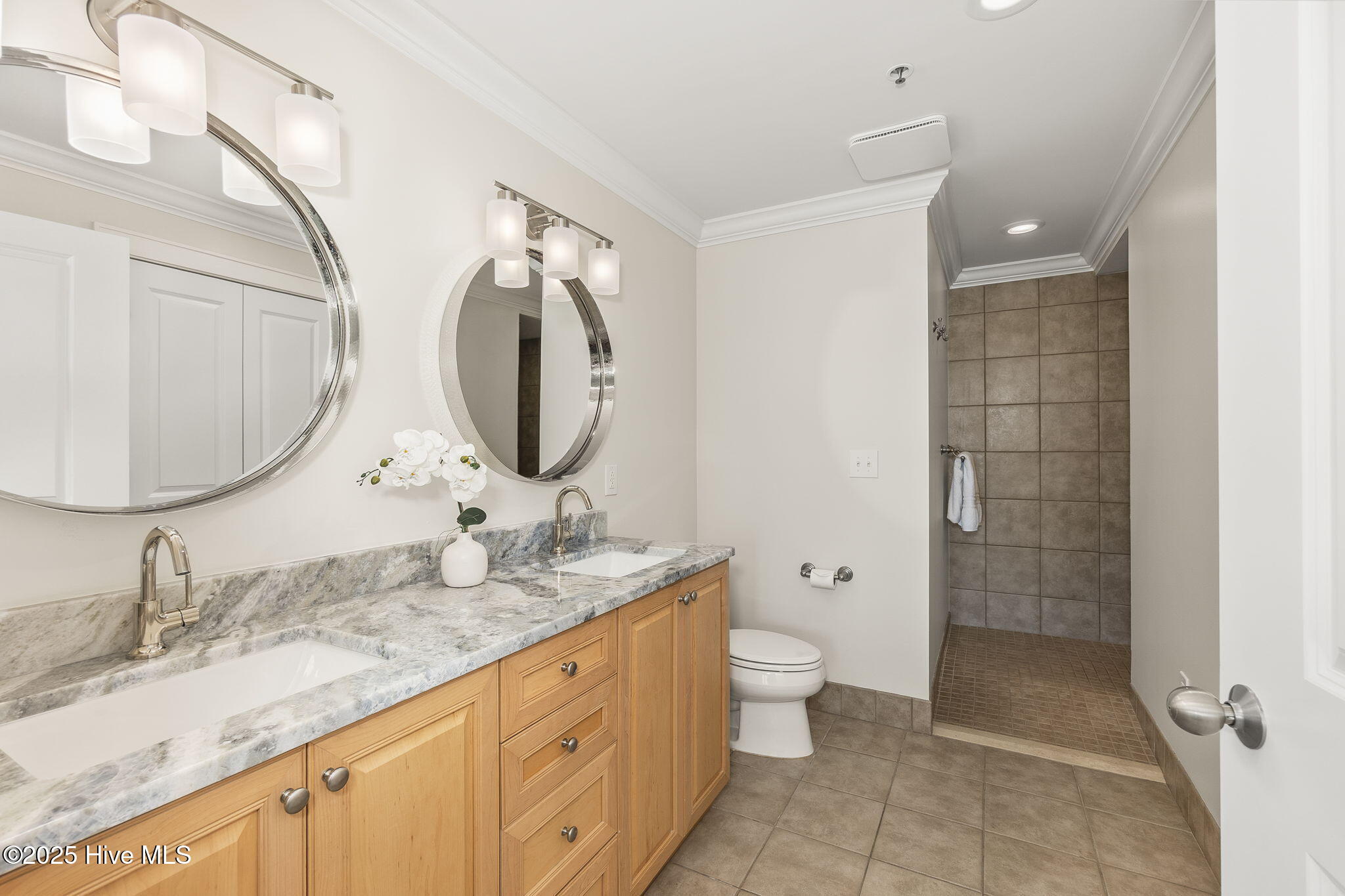 212 Old Causeway Road, Unit 107 & B13 SLIP Beaufort, NC 28516 - Photo 18 of 50 Primary bath