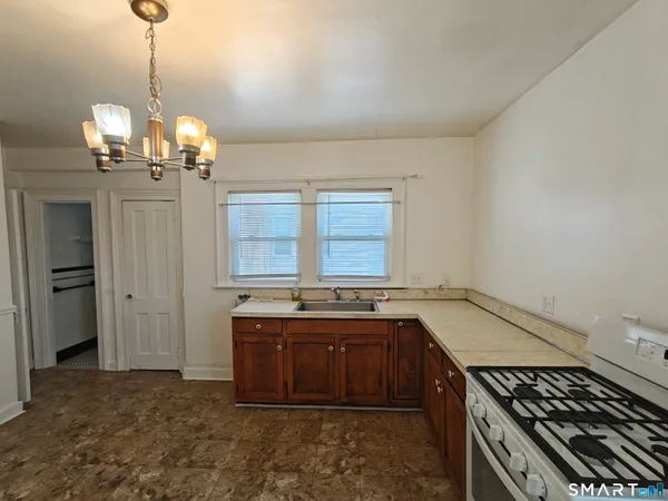 $1,595 | 98 Gilbert Avenue, Unit 2, New Haven, CT 06511