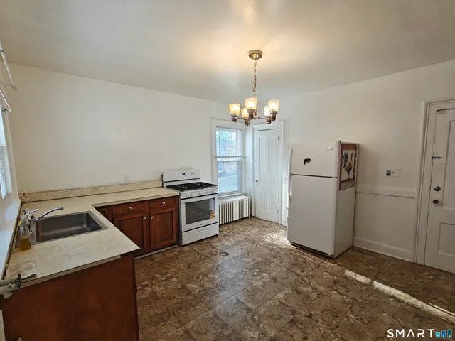 $1,595 | 98 Gilbert Avenue, Unit 2, New Haven, CT 06511