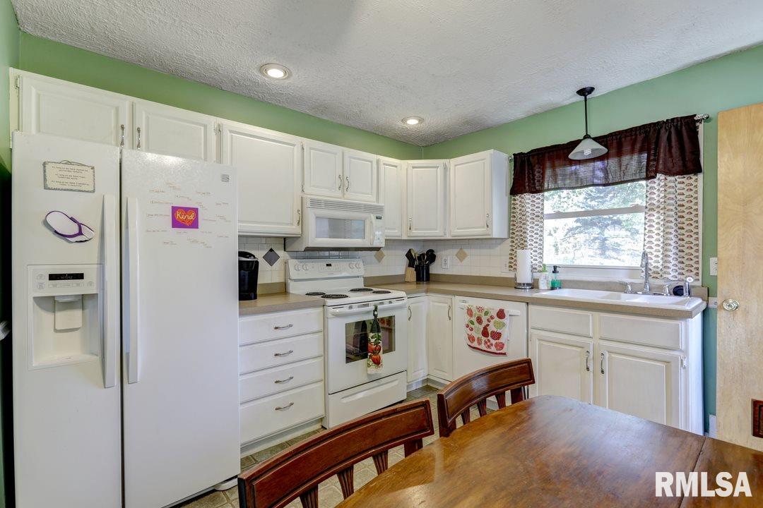 740 Osburn Avenue Springfield, IL 62702 - Photo 8 of 32 Gallery Image 8
