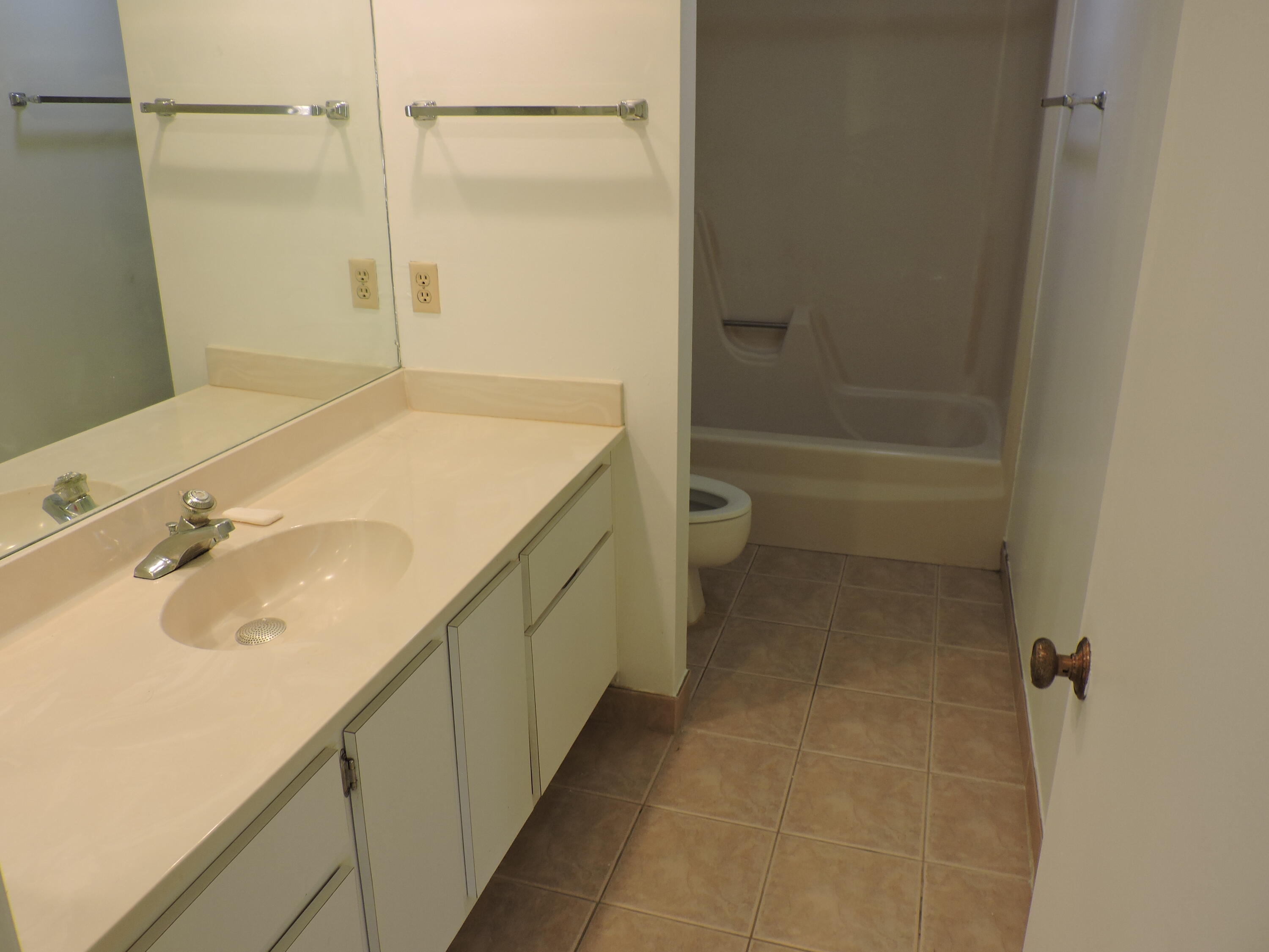 825 Center Street, Unit 7C Jupiter, FL 33458 - Photo 22 of 28 DSCN2665